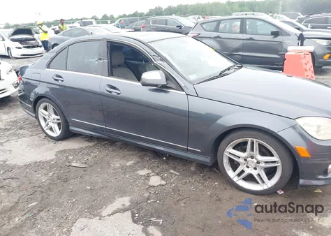 2008 Mercedes-Benz C 300 Luxury/Sport z USA, uszkodzony, nr VIN WDDGF54X38F075307